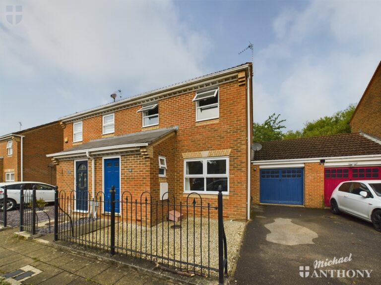 Sandhill Way, Fairford Leys, Aylesbury