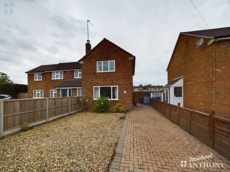 Meadowcroft, AYLESBURY, HP19 9LP