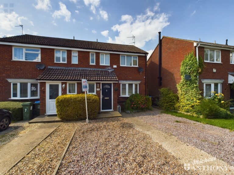 Meredith Drive, AYLESBURY, HP19 8NH