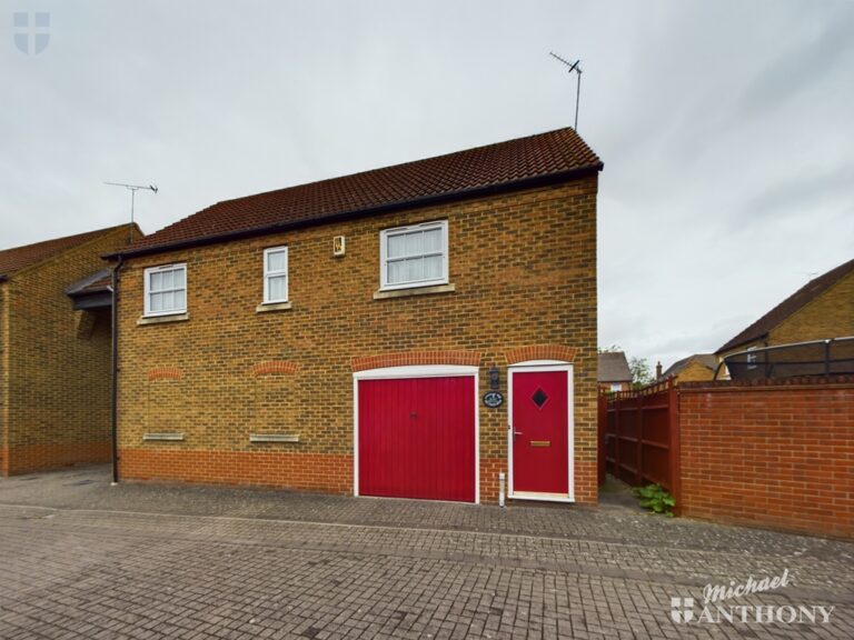 Waterperry Mews, Fairford Leys