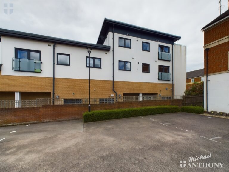 Jubilee Square, Aylesbury, Buckinghamshire