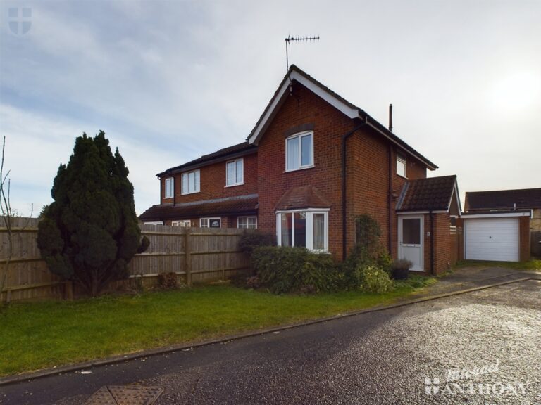 Alderson Close, Aylesbury, Buckinghamshire Image