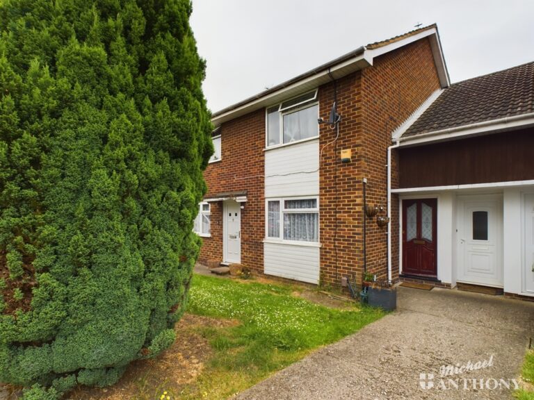 Kenilworth Drive, AYLESBURY, HP19 9QE