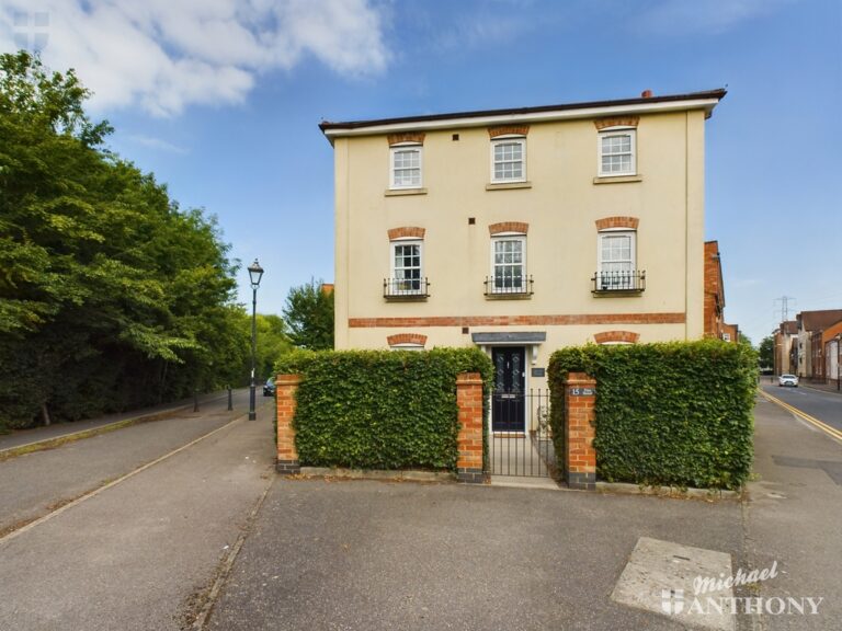 Pine Street, Fairford Leys, Aylesbury, Buckinghamshire Image