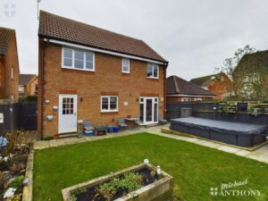 Hinds Way, Aylesbury, HP21 8FS