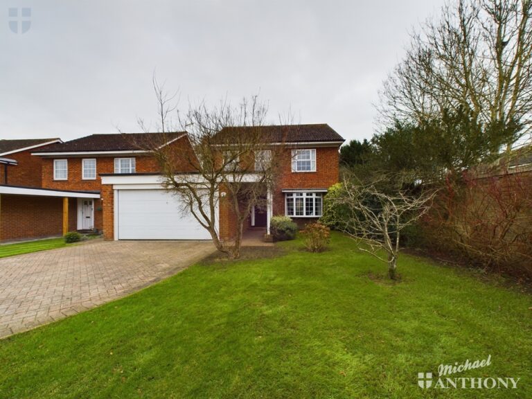 Cumberland Close, Aylesbury, Buckinghamshire