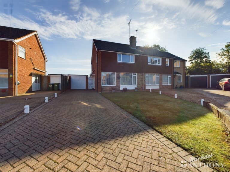 Hulbert End, Aylesbury, Buckinghamshire Image