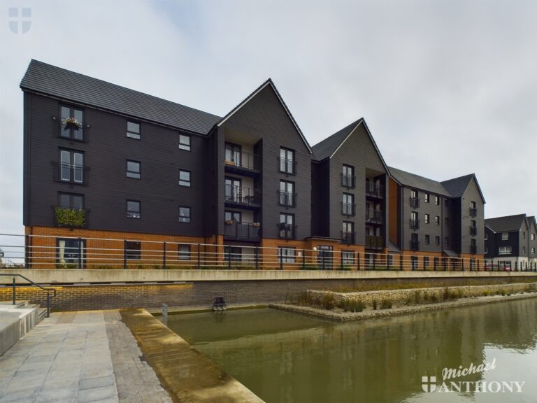 Kingsbrook Basin, Broughton, Aylesbury