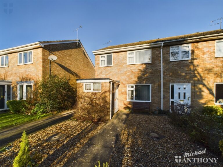 Claydon Path, Aylesbury, Buckinghamshire Image