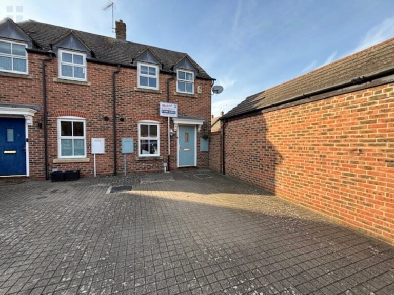 Highgate Mews, Fairford Leys, Aylesbury, Buckinghamshire