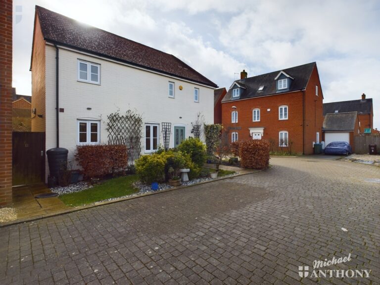 Tortoiseshell Road, Aylesbury, Buckinghamshire Image