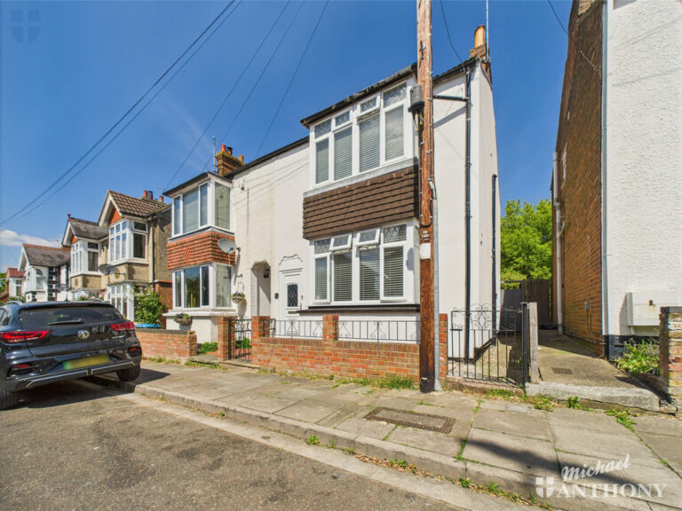 Manor Road, Aylesbury, Buckinghamshire Image