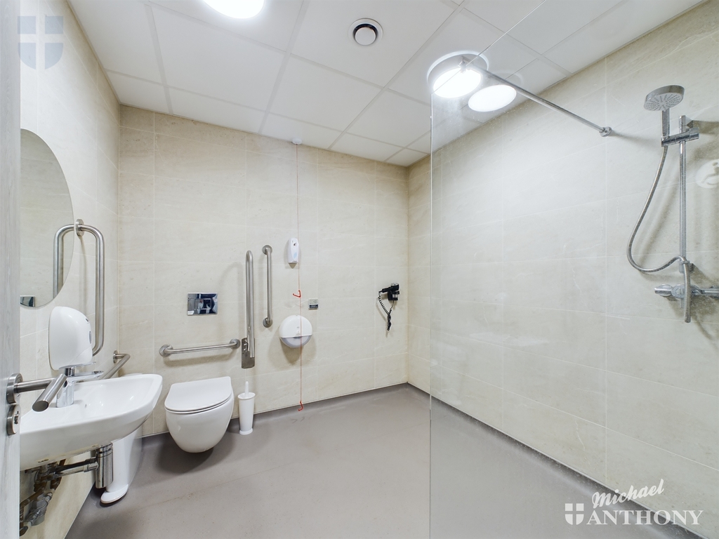 DDA WC & Shower Room