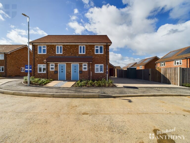 Newman Close, Whitchurch, Aylesbury