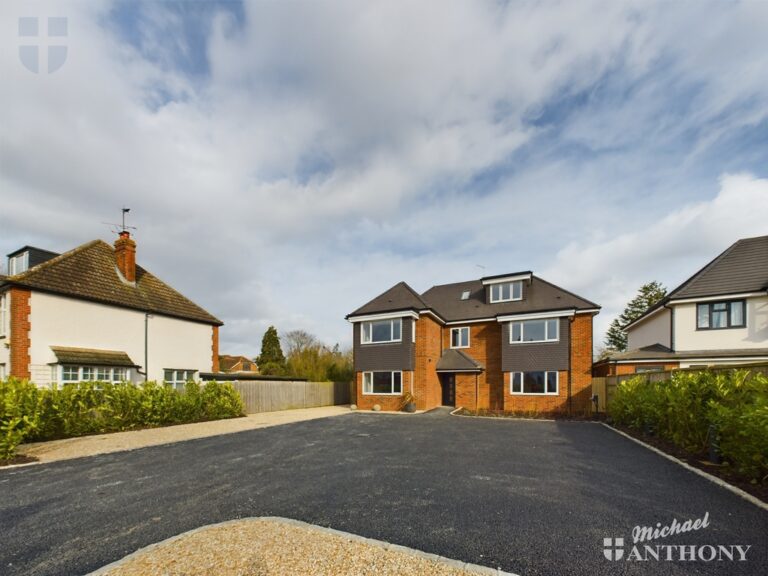 Wendover Road, Aylesbury, Buckinghamshire Image