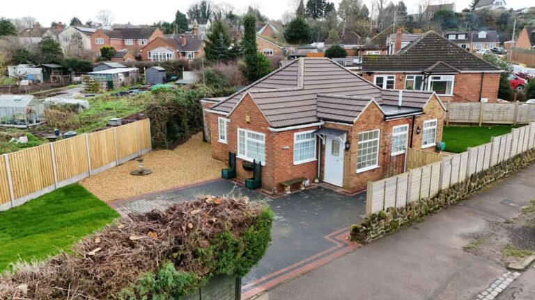 Emu Close, Heath and Reach, Leighton Buzzard, Bedfordshire Image