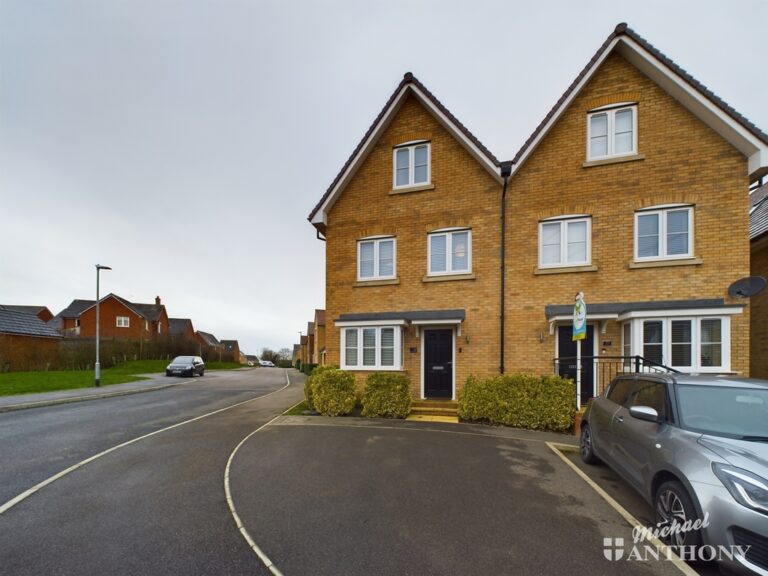 Valerian Way, Leighton Buzzard, Bedfordshire Image