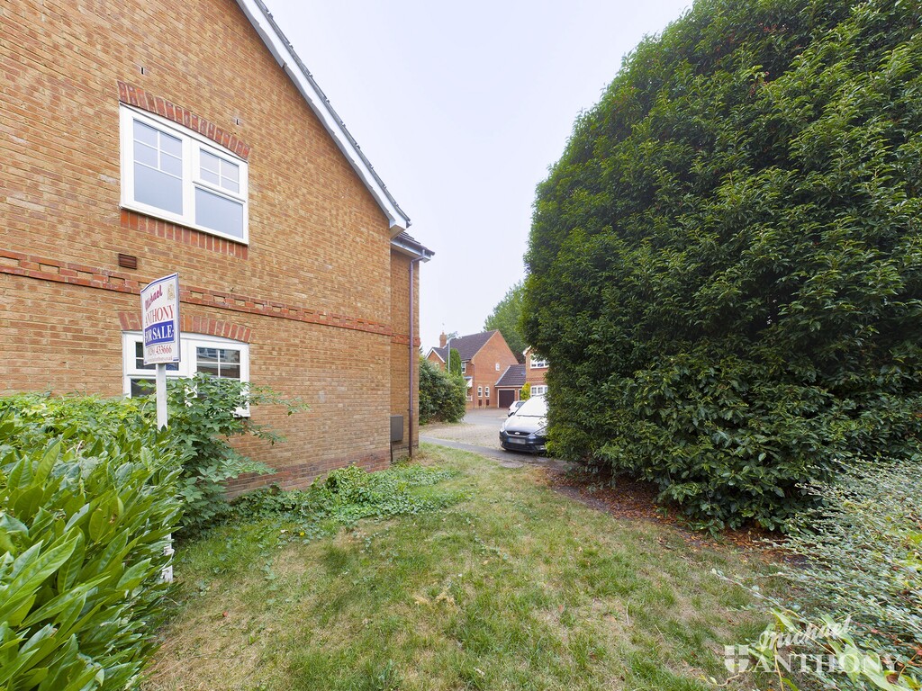 Property & Houses For Sale in Holly Drive Lavender Grange, Aylesbury