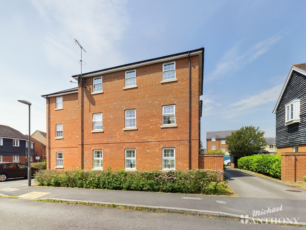 Property & Houses For Sale In Pluto Way, Aylesbury, | Michael Anthony ...