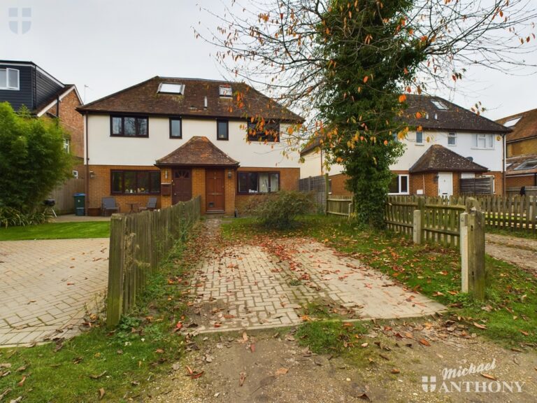 Walnut Tree Court, Wendover Road, Stoke Mandeville, Aylesbury, Buckinghamshire