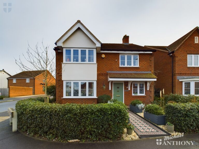 Waring Crescent, Aston Clinton, Aylesbury, Buckinghamshire