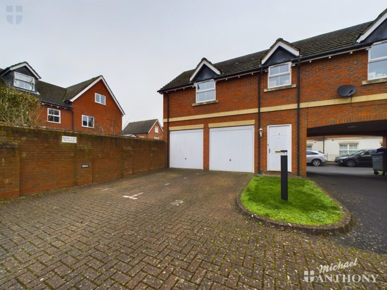 Alder Road, Weston Turville, Aylesbury, Buckinghamshire Image