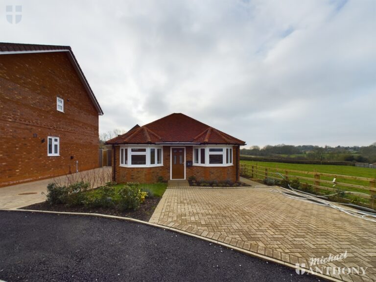 Newman Close, Whitchurch, Aylesbury, Buckinghamshire Image